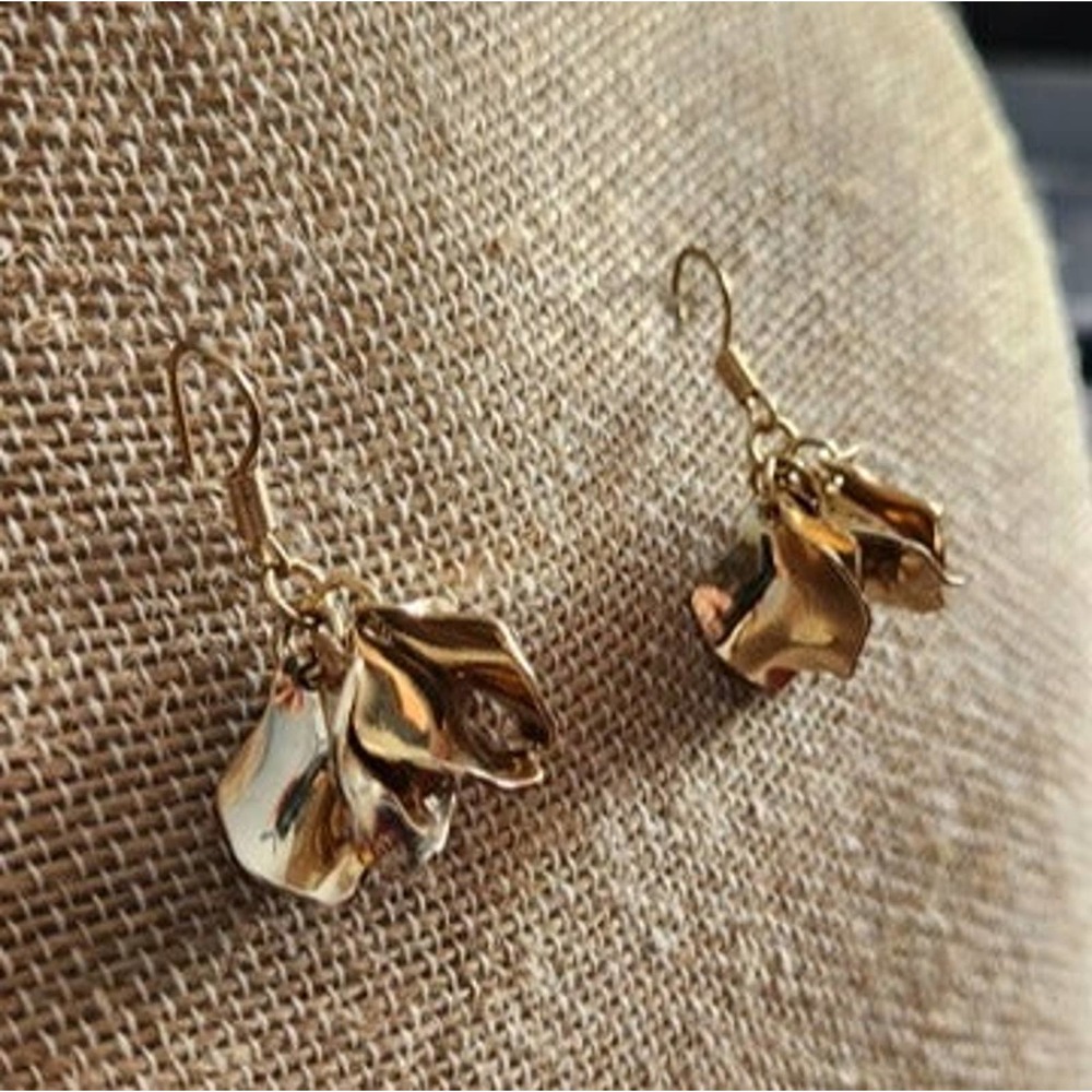Delicate Golden Tone Hook Floral Earrings